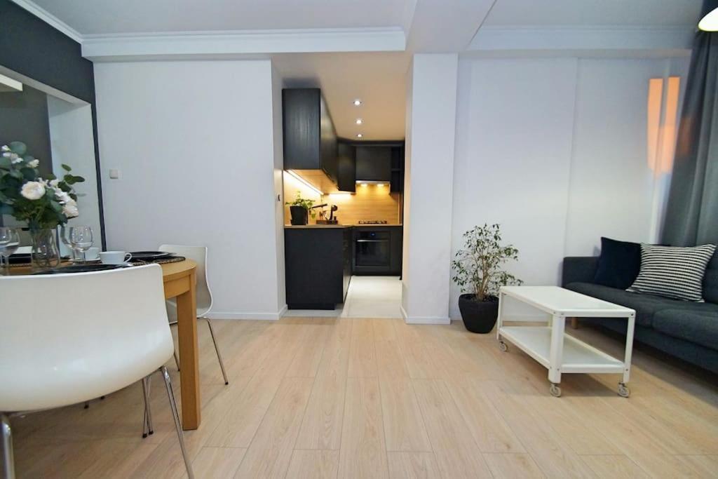 Apartament Korfantego Citycentre Z Widokiem Na Spodek Katowice Exterior photo