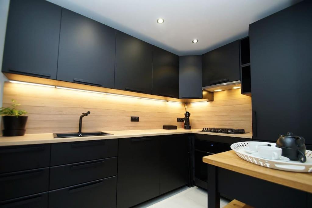 Apartament Korfantego Citycentre Z Widokiem Na Spodek Katowice Exterior photo